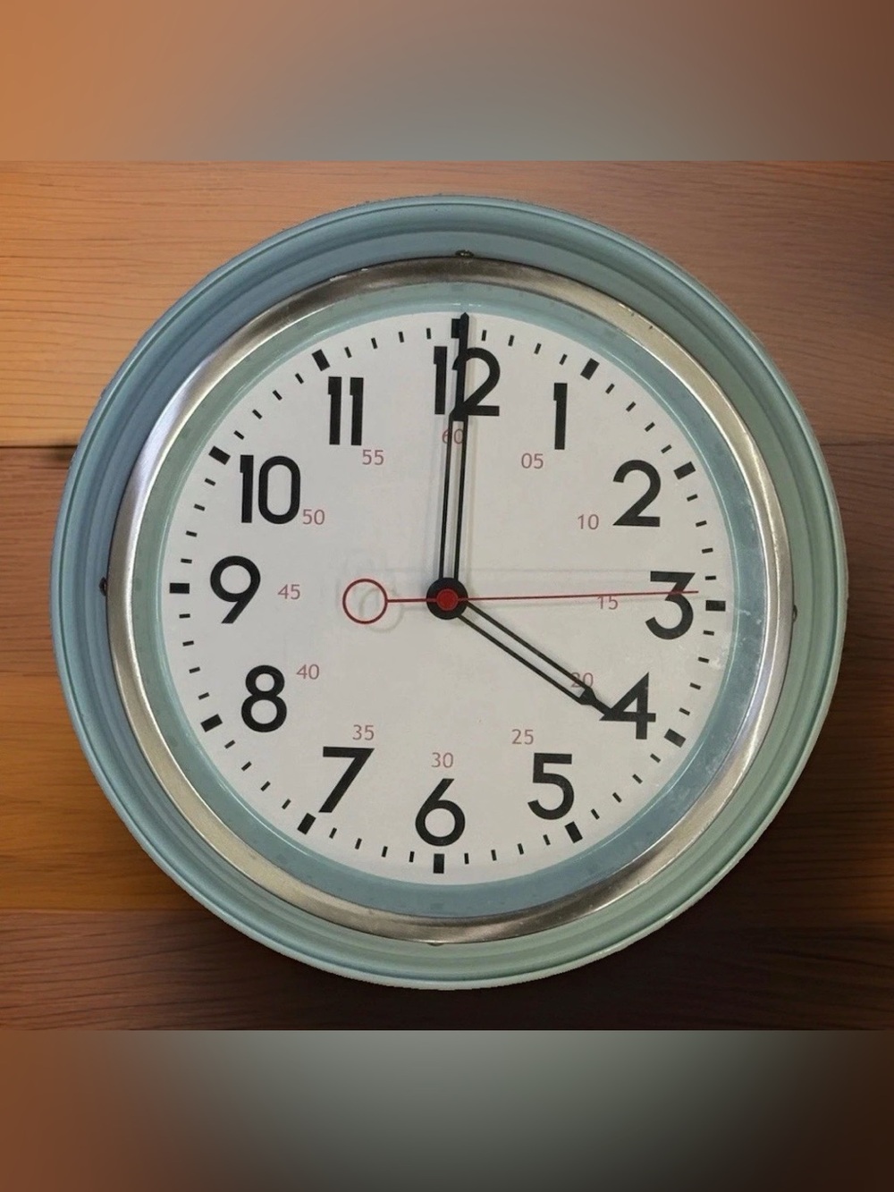 Retro Style Diner Wall Clock 50s Vintage 14"
Round Aqua Turquoise Battery Tested